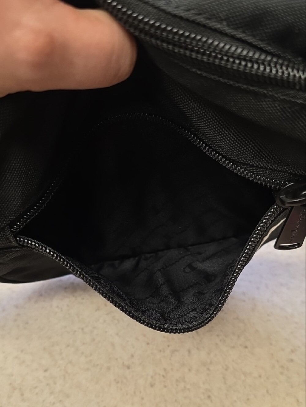Champion Fanny Pack Waist Bag Adjustable Belt Sling Pack Black Unisex NWOT - Picture 9 of 13